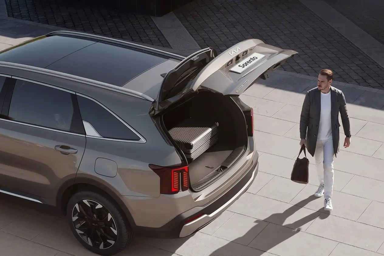 A kia Sorento with tail gate opened