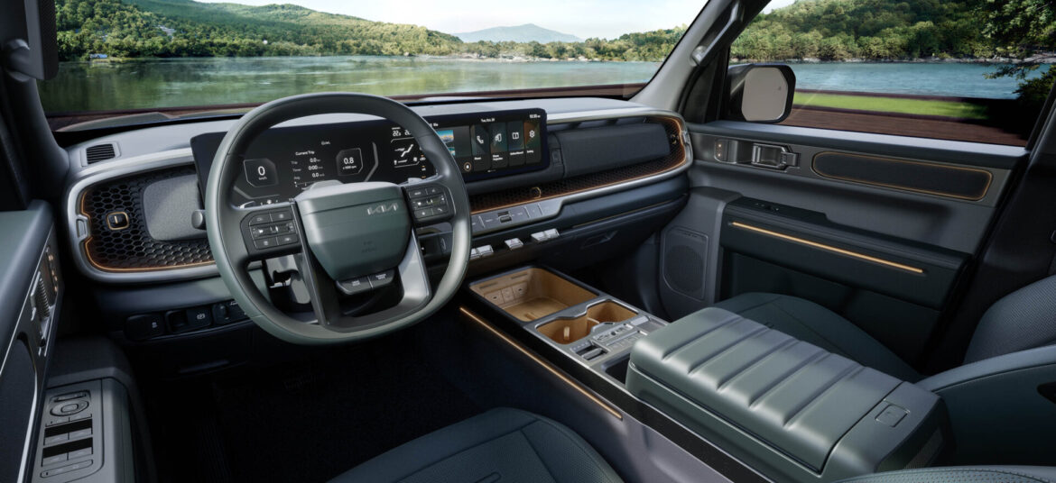 lineup-area-double-cab-interior-02-lg