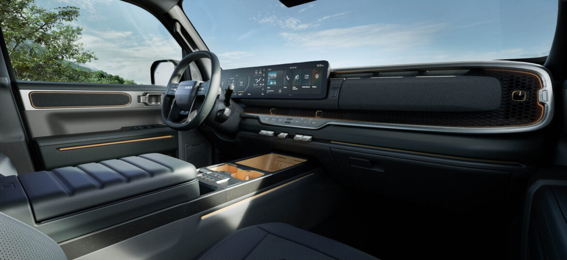 lineup-area-double-cab-interior-03-lg