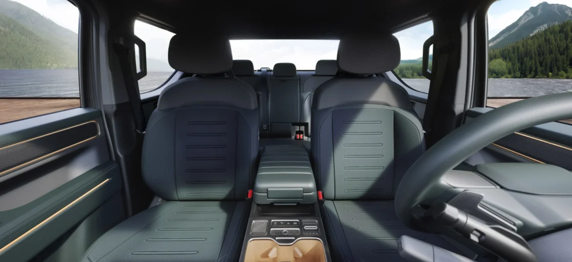 lineup-area-double-cab-interior-04-lg