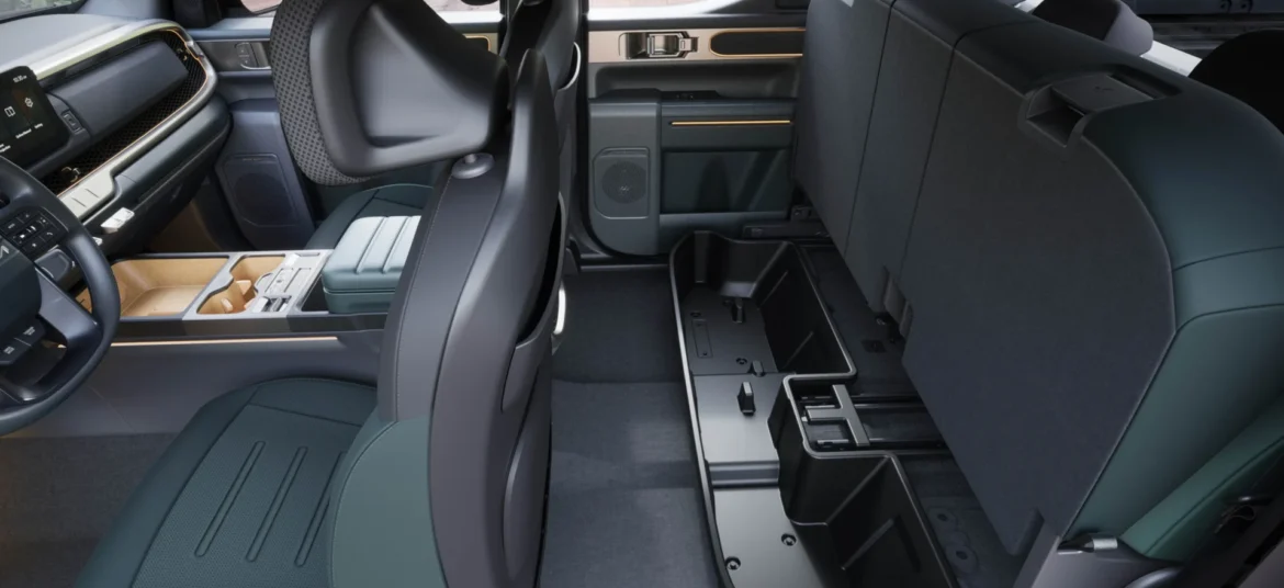 lineup-area-double-cab-interior-10-lg